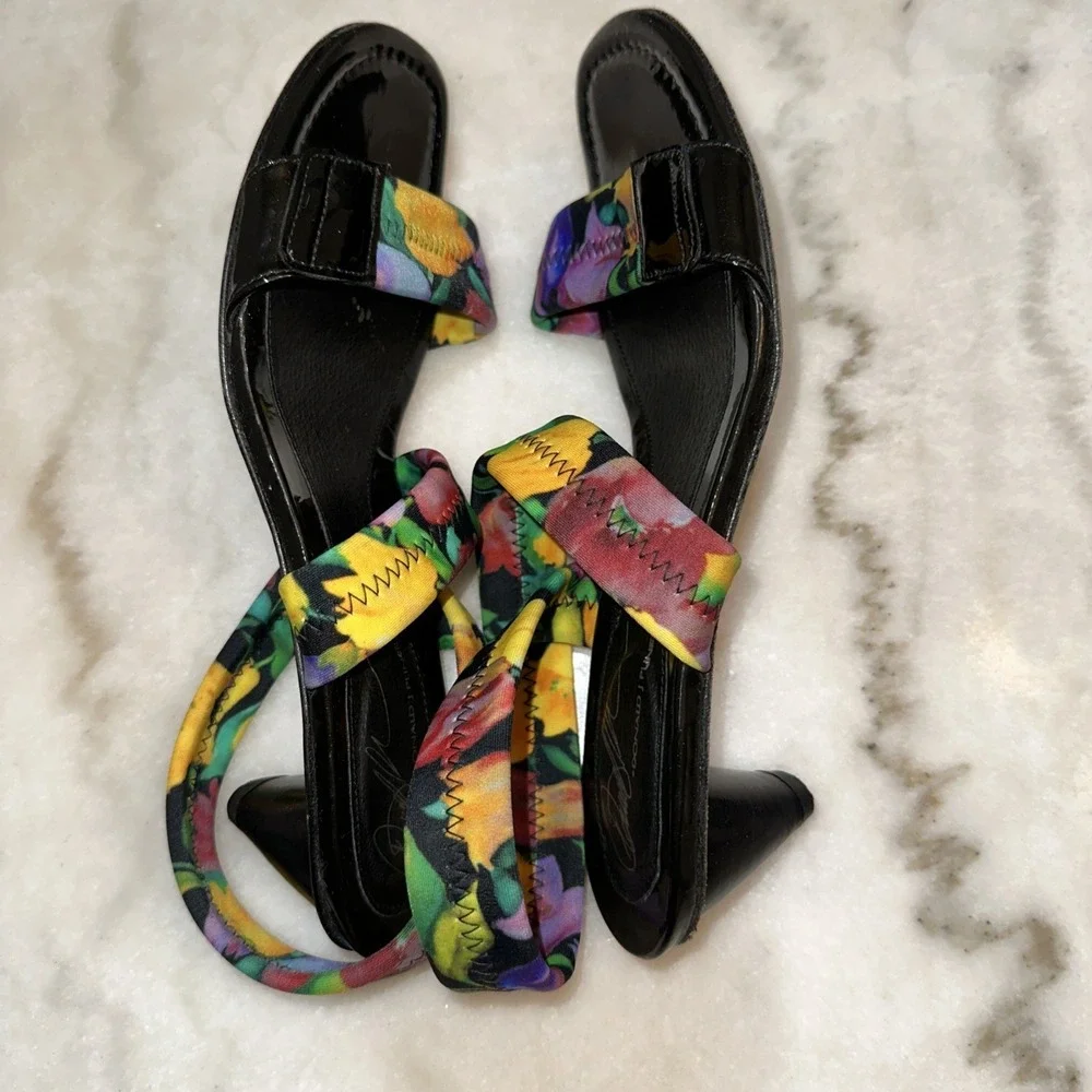 Donald J. Pliner slip style closure
